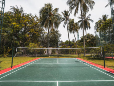 Les courts de tennis en gazon synthétique à Nice sont conçus pour durer. Le gazon synthétique de haute qualité est résistant à l'usure