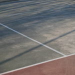 Pourquoi la rénovation d’un terrain de tennis en béton poreux à Paris est-elle essentielle pour la performance des joueurs ?