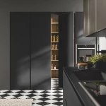 Comment intégrer un espace de stockage discret dans une cuisine sur mesure à Annecy ?