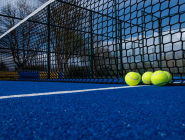 Construction d'un court et terrain de tennis en résine synthétique