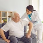 Existe-t-il une aide à domicile à Langon spécialisée dans l’accompagnement des personnes atteintes d’Alzheimer ?