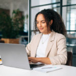 Contenu Réseaux Sociaux Paris : Pourquoi un contenu efficace augmente 3 fois le taux de conversion social ?