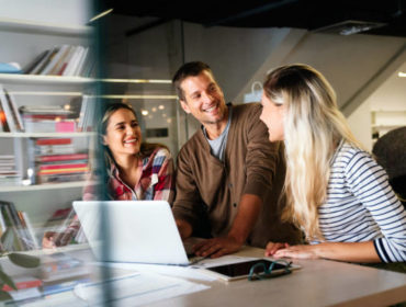Une stratégie de communication Lyon efficace représente bien plus qu’un simple outil promotionnel. Elle constitue un véritable levier