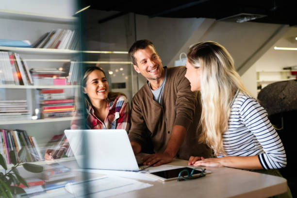 Une stratégie de communication Lyon efficace représente bien plus qu’un simple outil promotionnel. Elle constitue un véritable levier