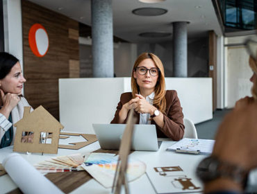 une stratégie de communication Lyon permet de construire un positionnement unique basé sur les valeurs, l’expertise et