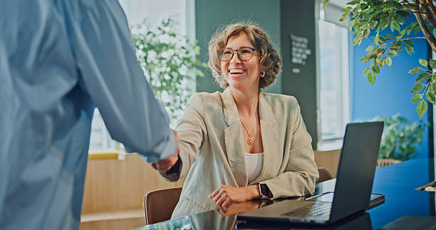 L’analyse d’une stratégie de communication Lyon repose principalement sur le choix des indicateurs de performance adaptés.