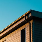 Pourquoi la pose de chéneau à Amiens est-elle importante pour les bâtiments commerciaux ?