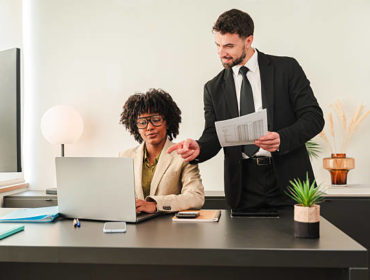 Dans une démarche de améliorer image de marque Paris, la gestion de l’e-réputation doit être proactive. De plus, répondre